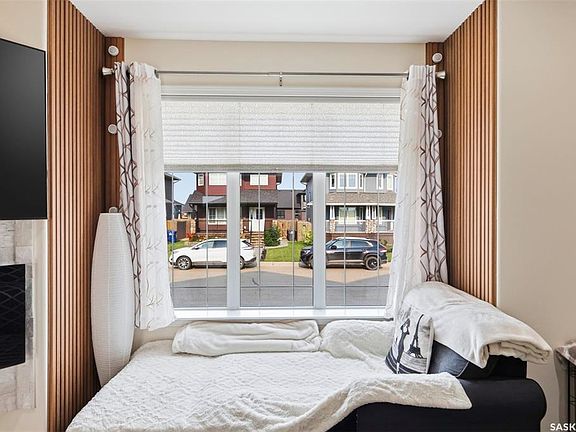 5th image of 503 Maple CRESCENT
