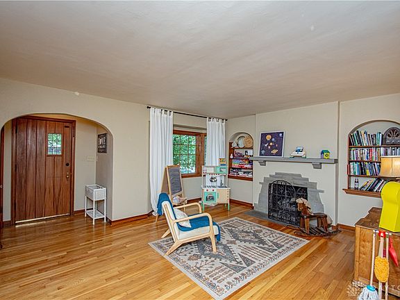 3rd image of 1170 Ashland Ave
