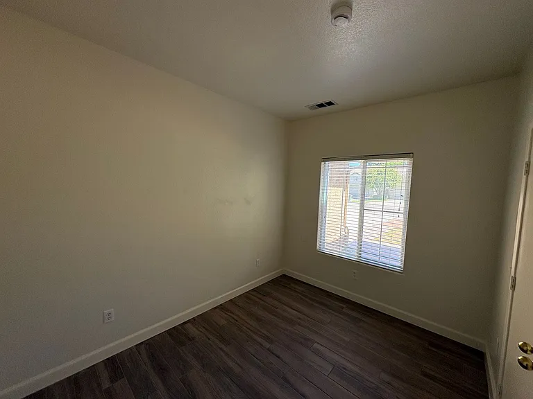 722 W James Ct — Photo 21