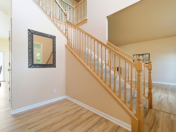 4th image of 526 Gipp Dr