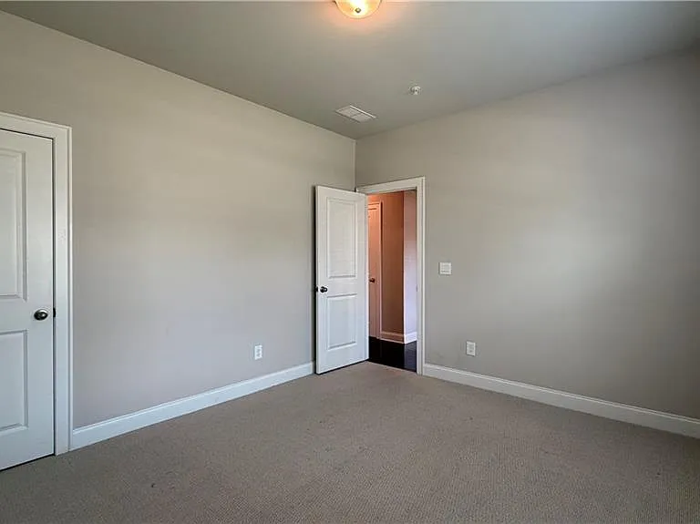 1012 Knoxboro Ln — Photo 5