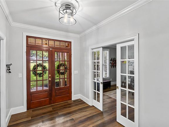 3rd image of 306 Oakmont Dr