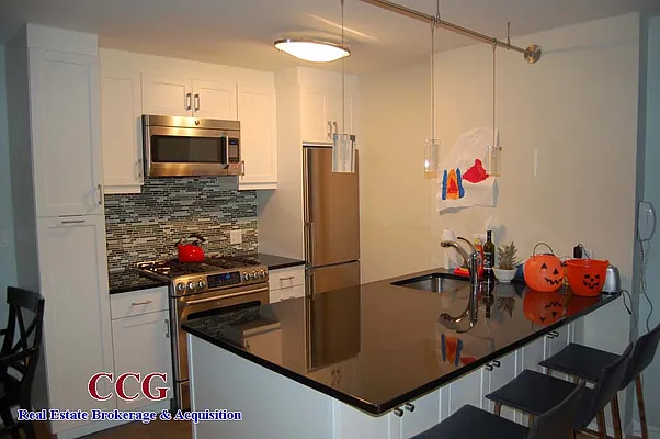 Sold by CCG Real Estate Brokerage | media 4