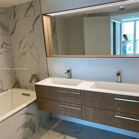 9521 E Bay Harbor Dr — Photo 7