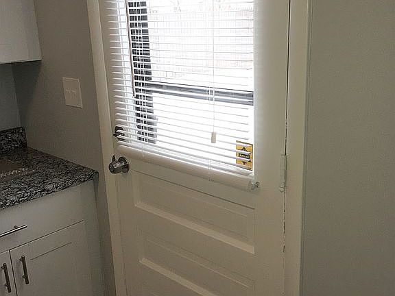 3rd image of 367 W Meyers Ave