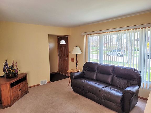 3rd image of 8146 N Oketo Ave