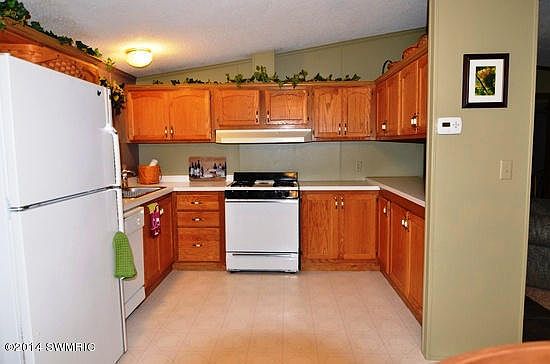 3rd image of 27077 Lake Dr