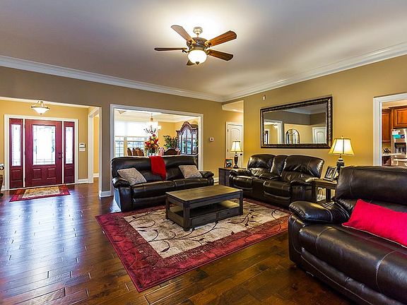 3rd image of 4038 Port Royal Dr