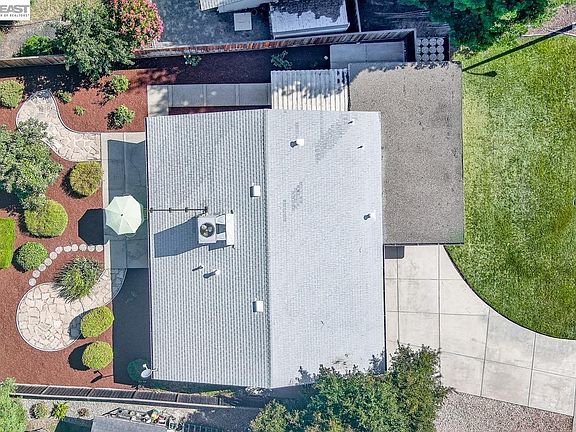 3rd image of 1457 Tulip Way