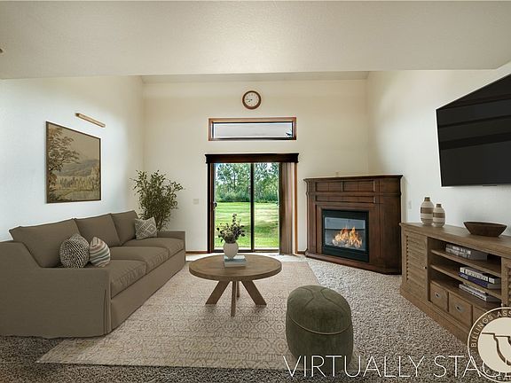3rd image of 16 Pine Dr
