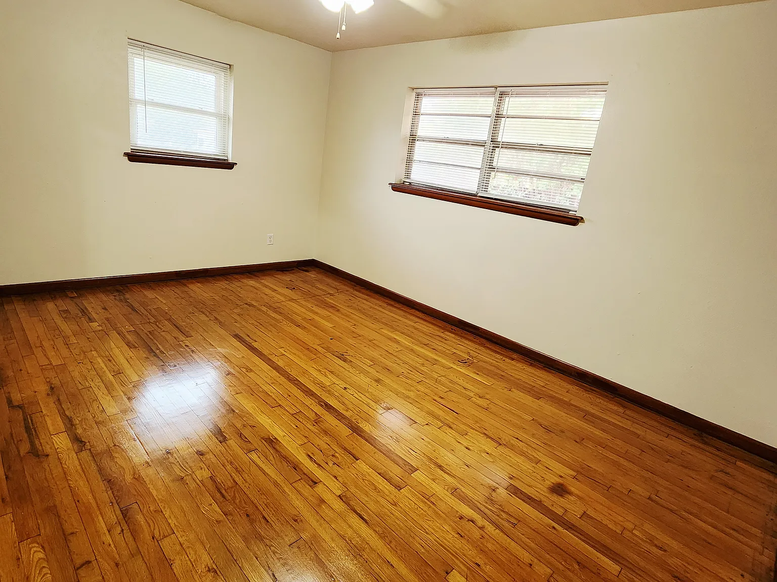 4 bed, 1966 sqft, $1,595 — Photo 4
