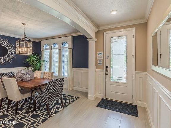 3rd image of 592 Glorieta Dr