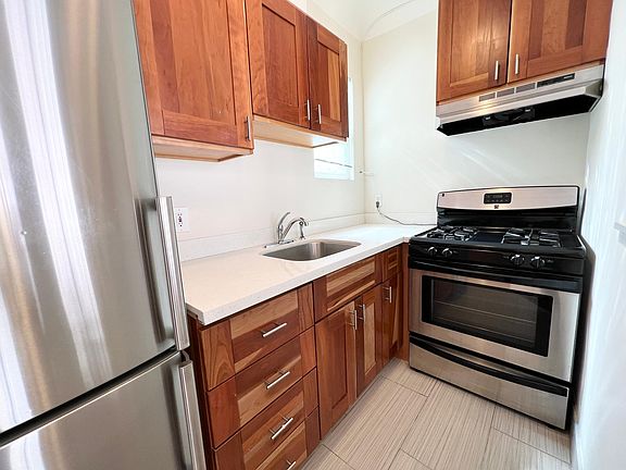 4th image of 961 Pine St #E
