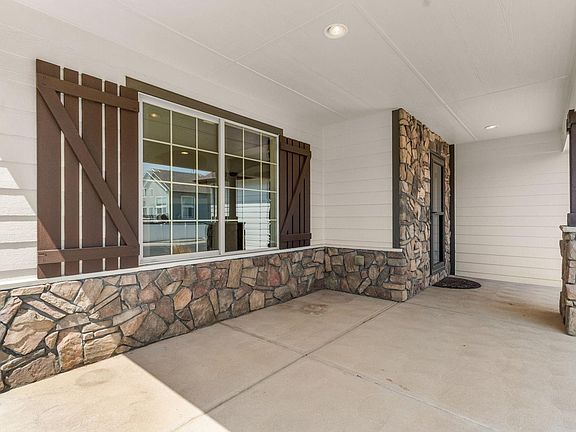 3rd image of 410 Saratoga Way