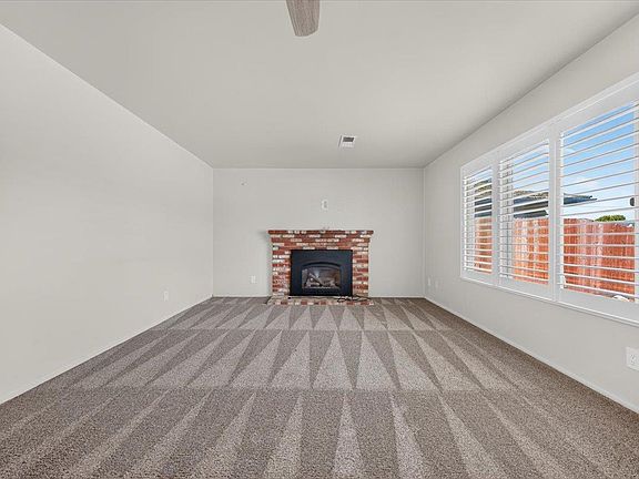 4th image of 654 La Mesa Dr
