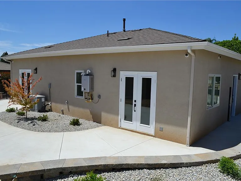 12747 Hilltop Dr #B — Photo 4