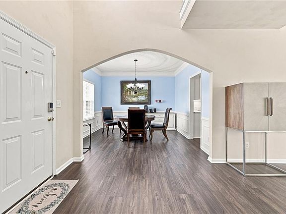 4th image of 207 Catalpa Ct