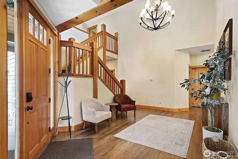 4th image of 560 Evergreen Valley Loop