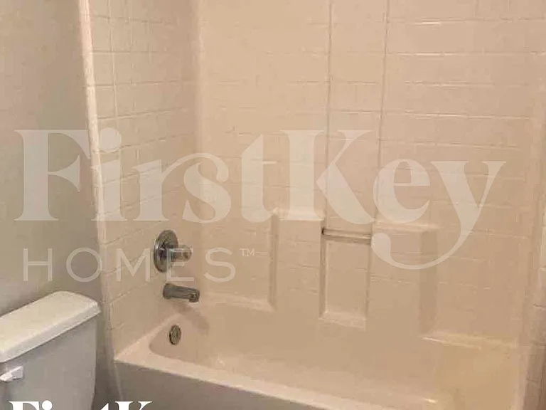 1439 W 7th St — Photo 17