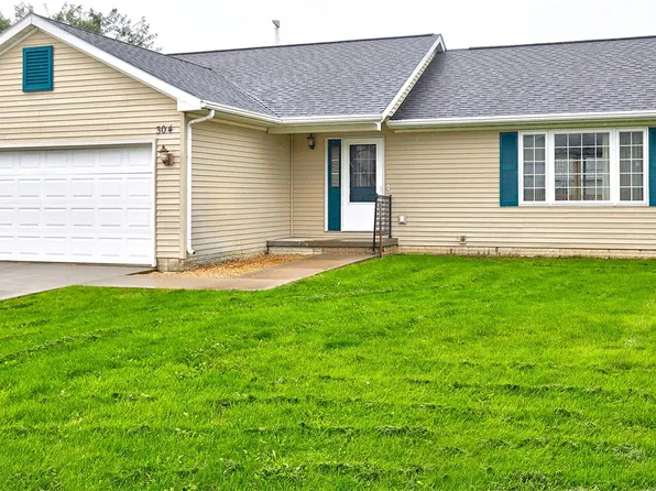 304 Walnut Cir, Dexter, IA 50070