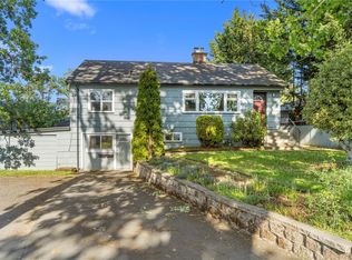 3959 Cedar Hill Cross Rd, Saanich, BC V8P 2N8