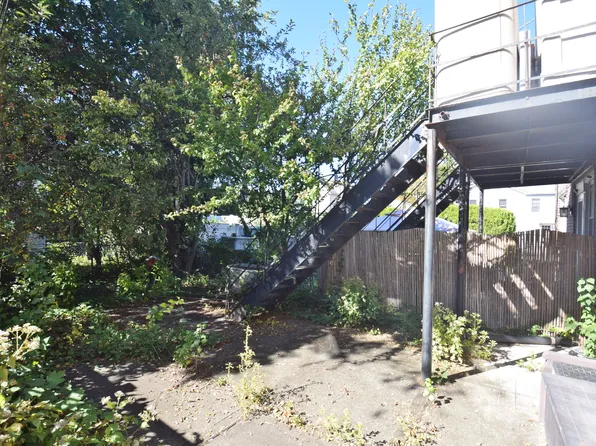 34-30 Corporal Kennedy Street image 18 of 19