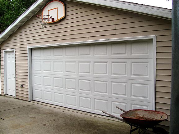 3rd image of 1618 Southbrook Ln