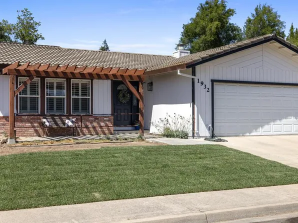 1932 Sugar Pine Dr, Oakdale, CA 95361