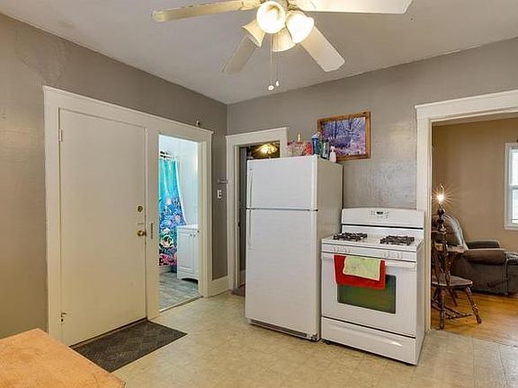 3rd image of 1131 E Meinecke Ave #1R