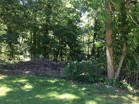 2nd image of 17 Tanglewood Dr