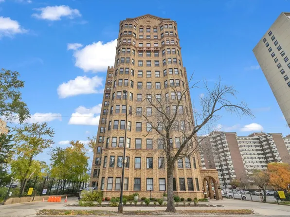 7321 S South Shore Dr APT 7F, Chicago, IL 60649