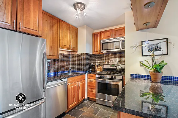 Rented by Coldwell Banker Warburg | media 23