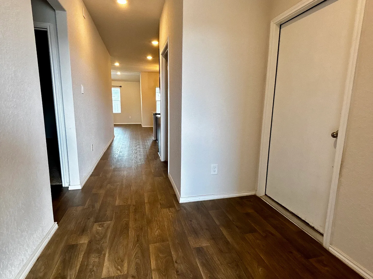 3 bed, 1574 sqft, $1,800 — Photo 2