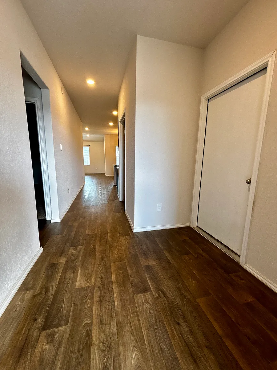 Building Photo - 812 Indigo Way
