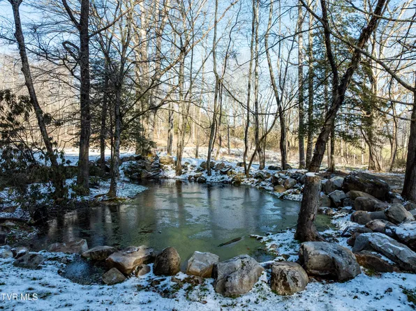 124 Dugger Branch Rd, Elizabethton, TN 37643