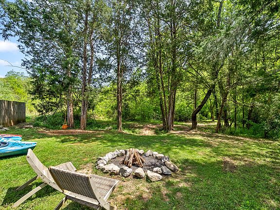3rd image of 152 Bonnell Dr