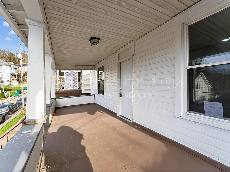 604 Hart St — Photo 8
