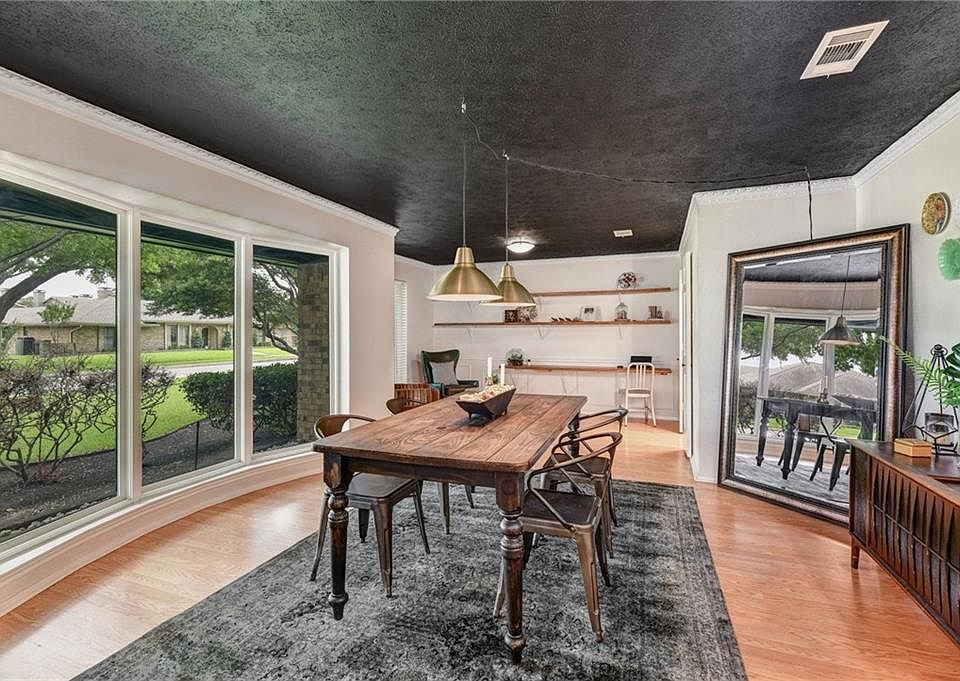 1st image of 647 Wentworth Dr