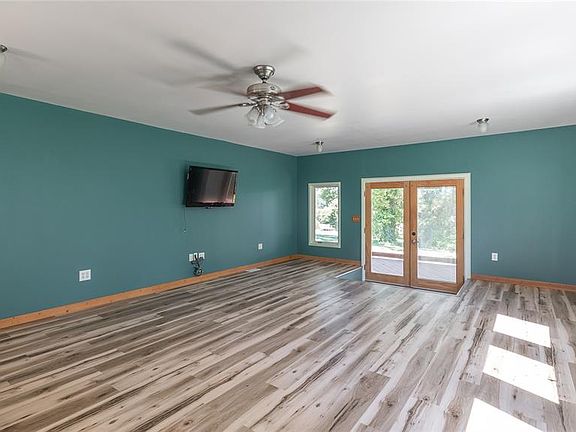 4th image of 10975 Barnard Rd