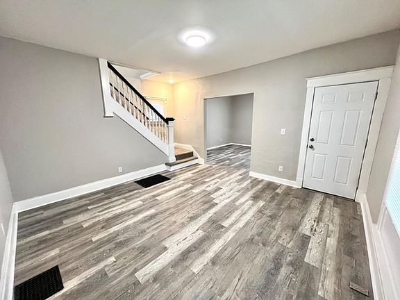 3rd image of 1922 Woodlawn Ave