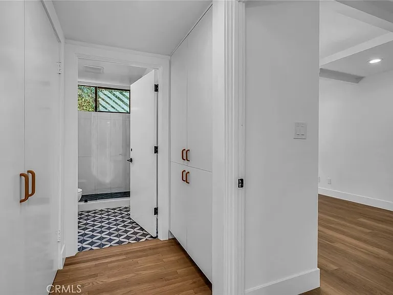 1531 Wellesley Ave — Photo 21
