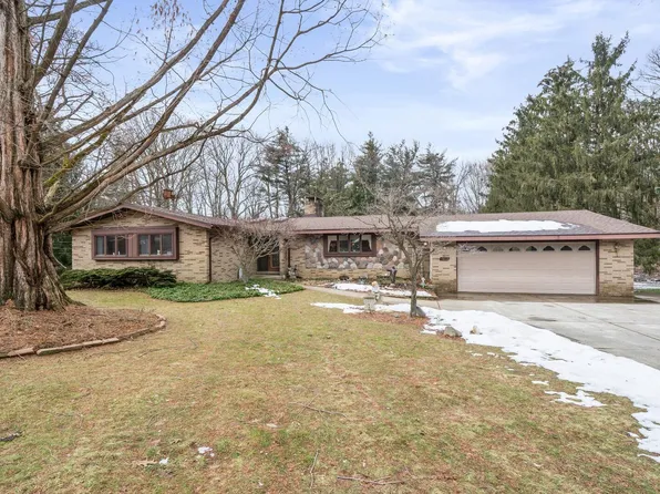 5800 Little Pine Ln, Rochester, MI 48306