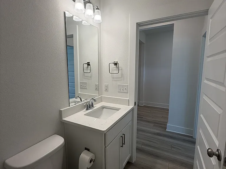 210 Lyla Ln — Photo 12