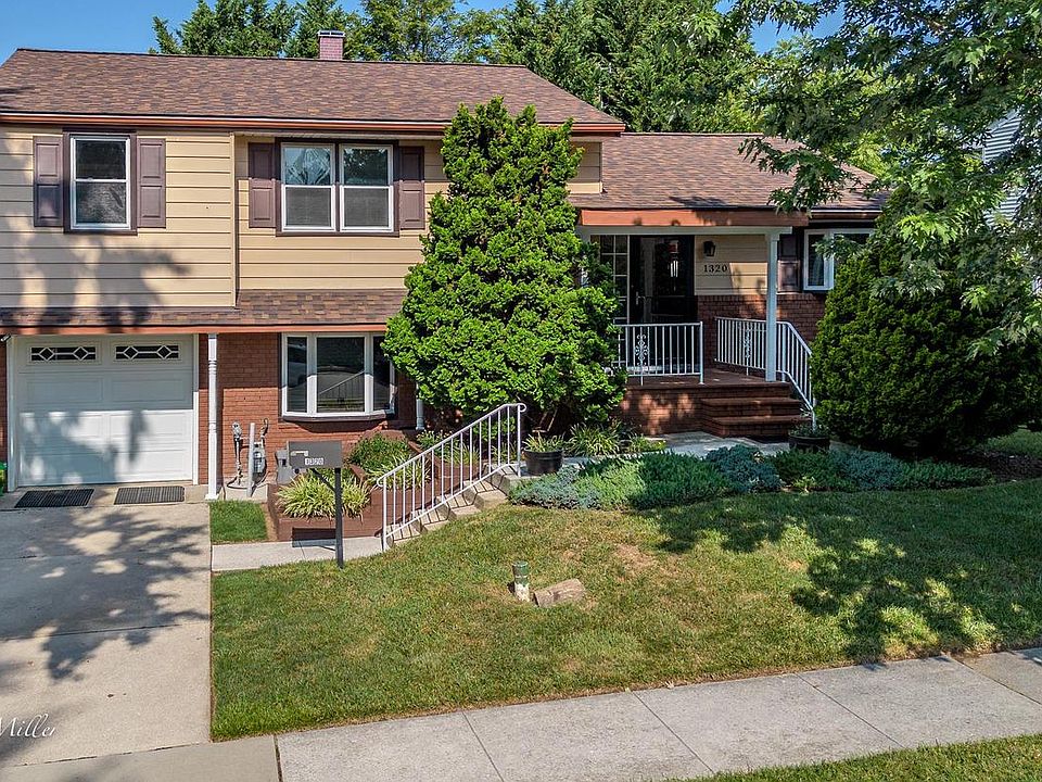 1st image of 1320 Malbay Dr