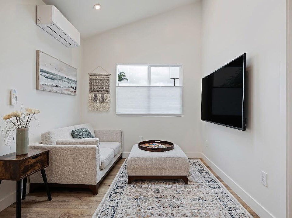 1st image of 5057 San Vicente Dr #2