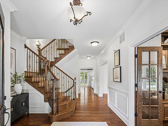 5th image of 639 N Wright St