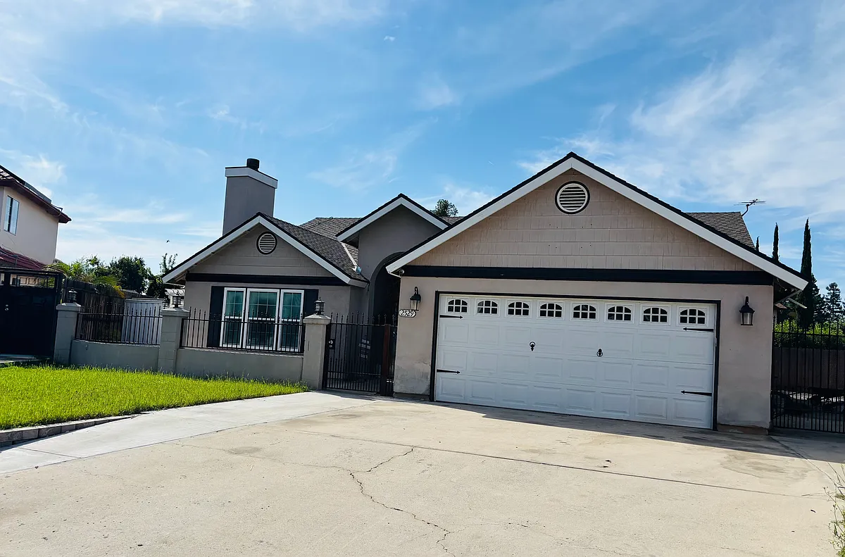 Building Photo - 2529 E Four Creeks Ct