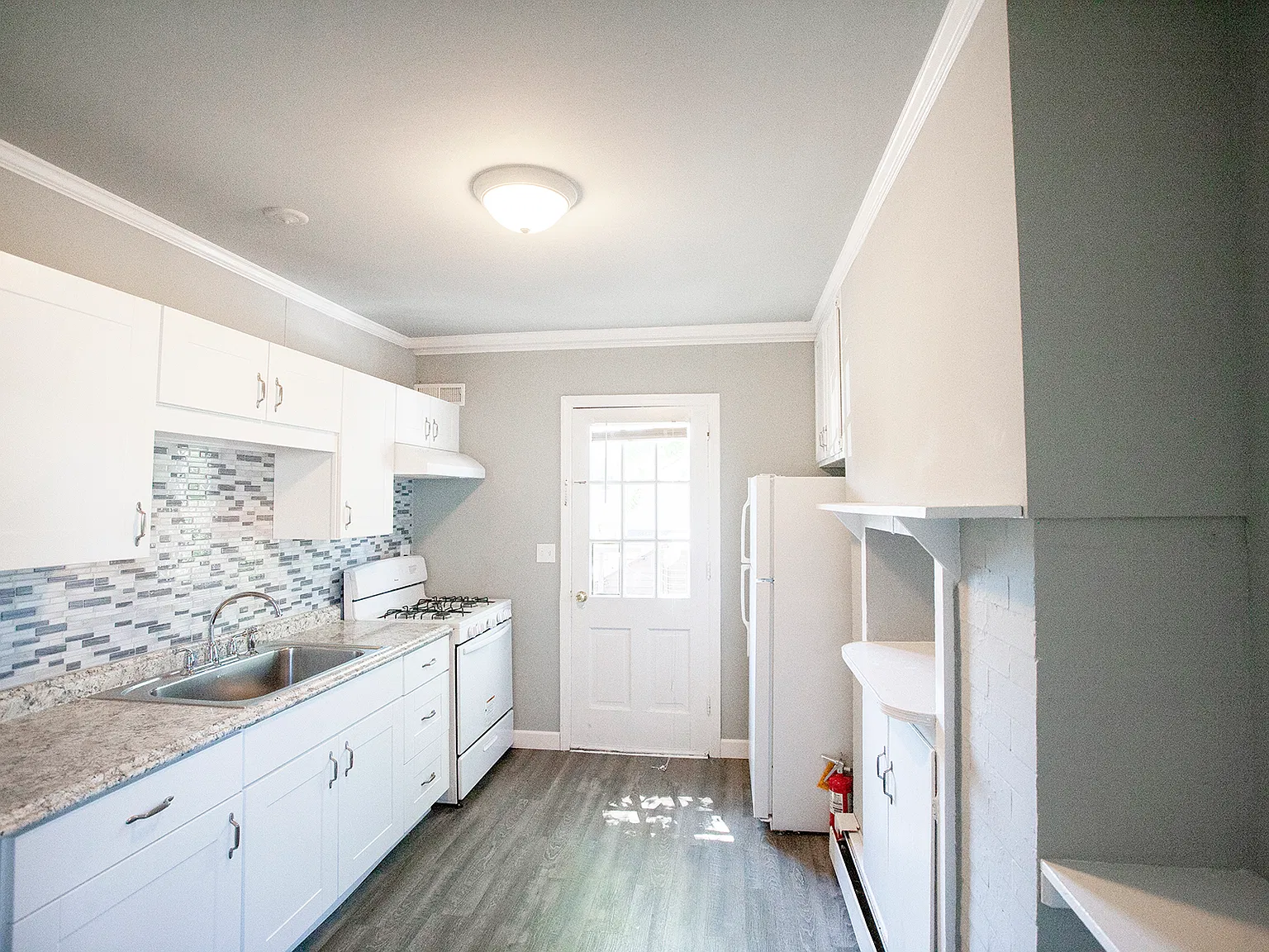 25 S Finley Ave — Photo 3