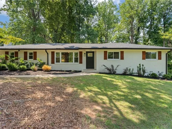 304 Brookview Cir, Jamestown, NC 27282