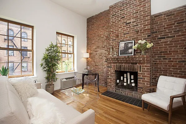 Sold by William Raveis Real Estate | media 6